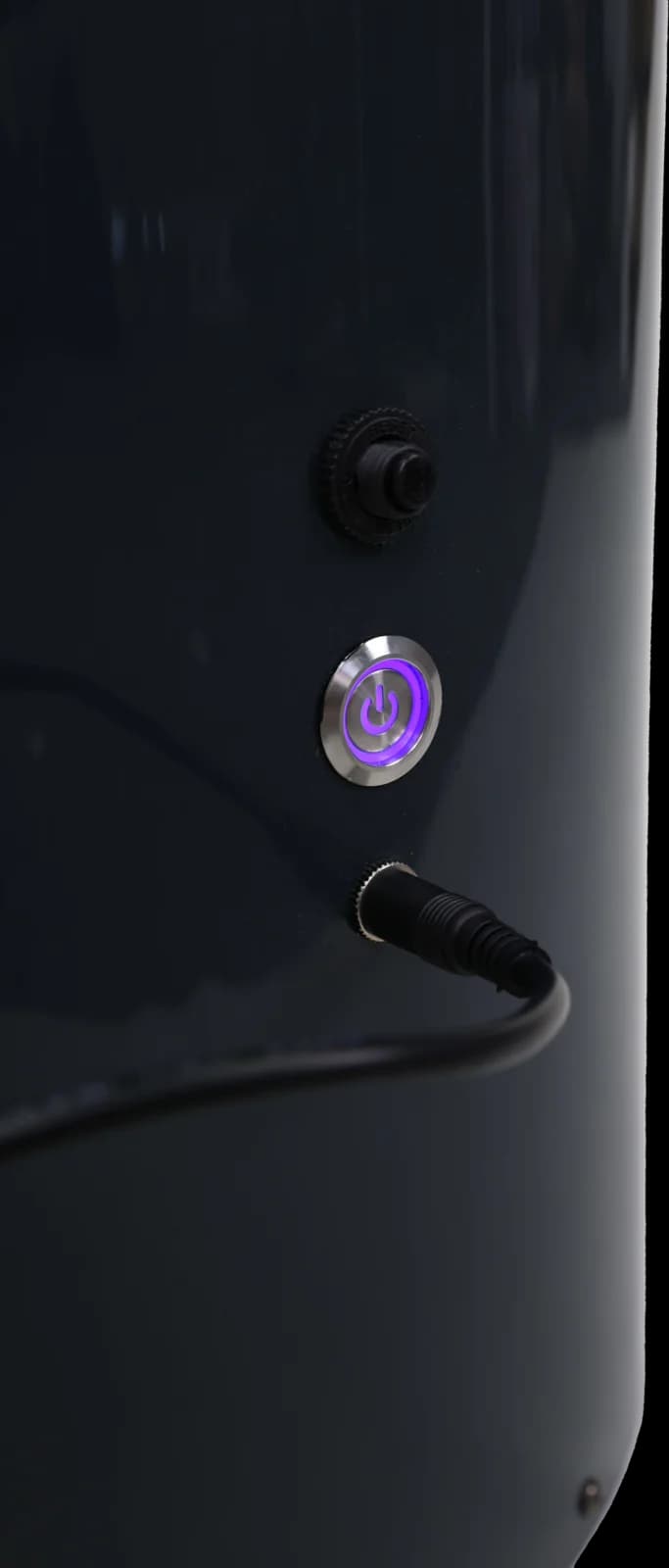 R3 power connection port