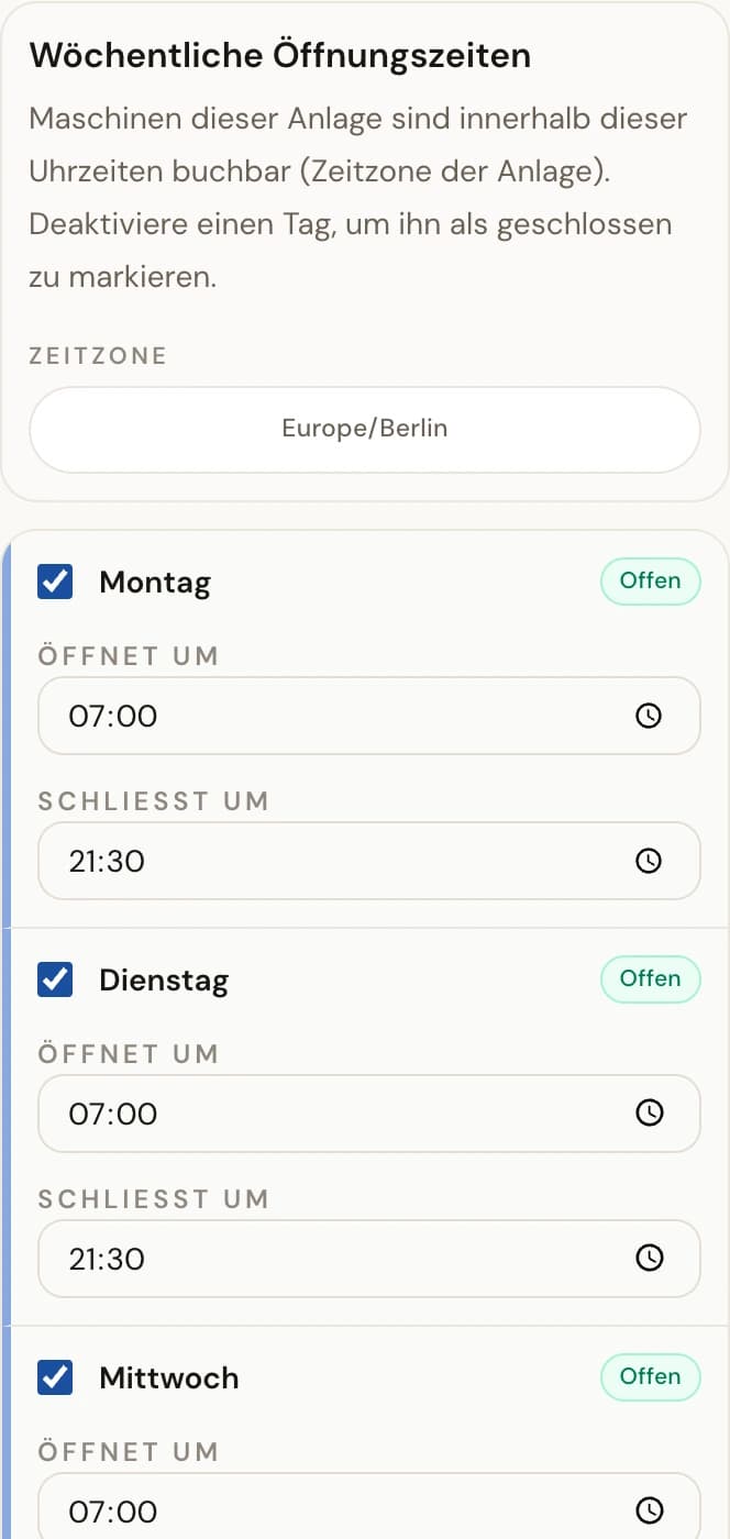 Editor der wöchentlichen Öffnungszeiten mit Tagen, je einem Geöffnet-Kontrollkästchen und Zeitfeldern für Beginn und Ende.